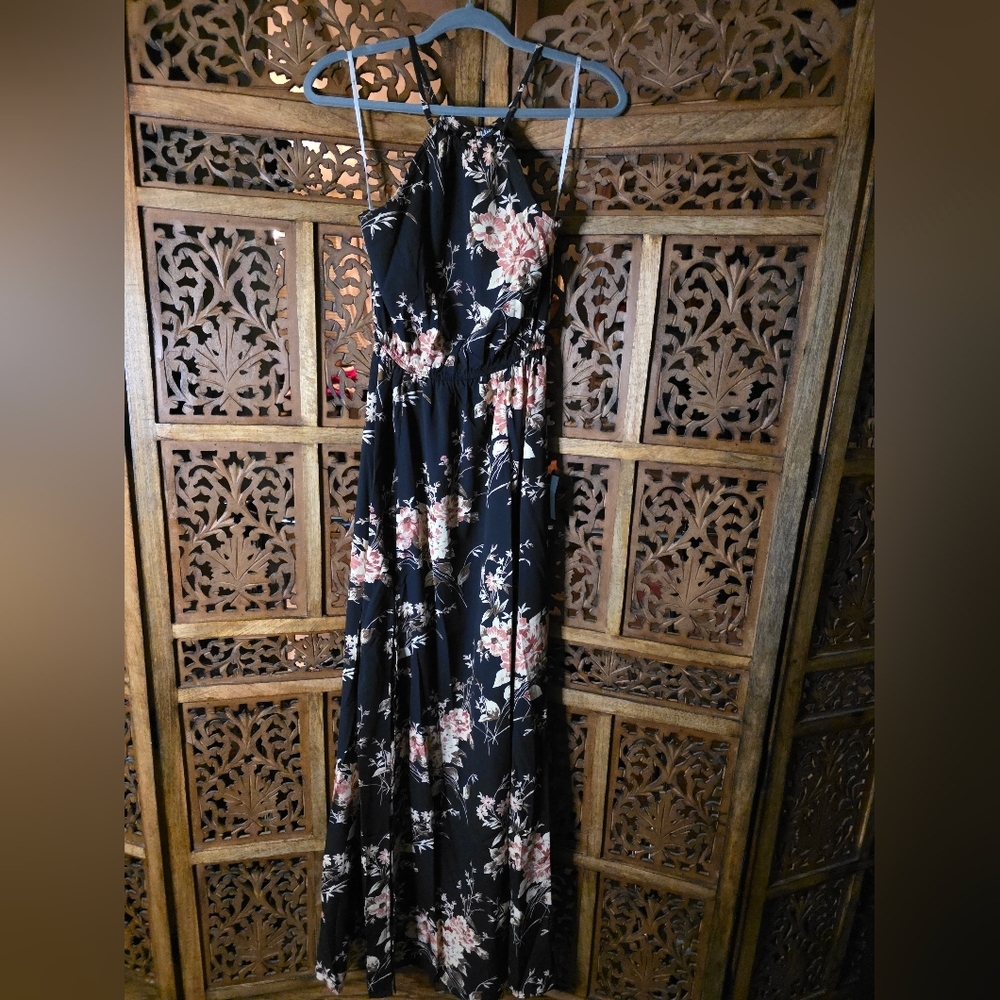 Lulu's Black Floral Maxi Dress